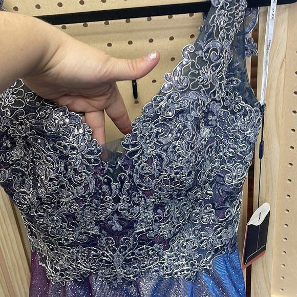 EMBROIDERED SHORT ILLUSION V-NECK DRESS BY JULIET size small nwt - Picture 4 of 11